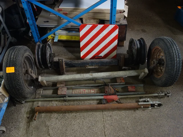 Lot ophanging, lichten, wielbeschermers en kar - afbeelding 2 van  2