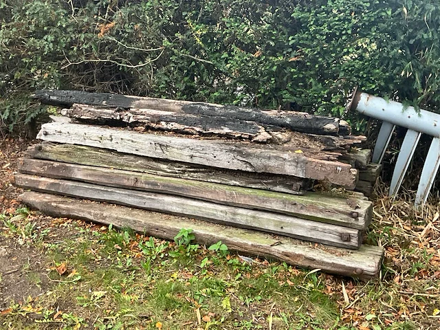 Lot oude houten treinbielzen - afbeelding 1 van  1