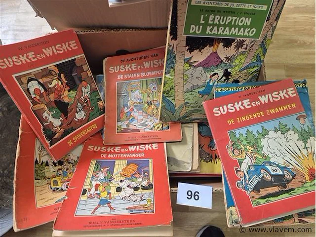 Lot oude strips in bananendoos - afbeelding 2 van  6