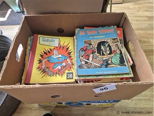 Lot oude strips in bananendoos - afbeelding 6 van  6
