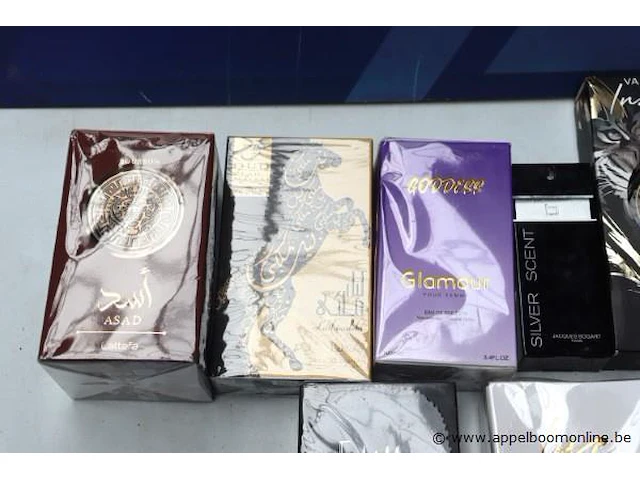 Lot parfum - afbeelding 2 van  3