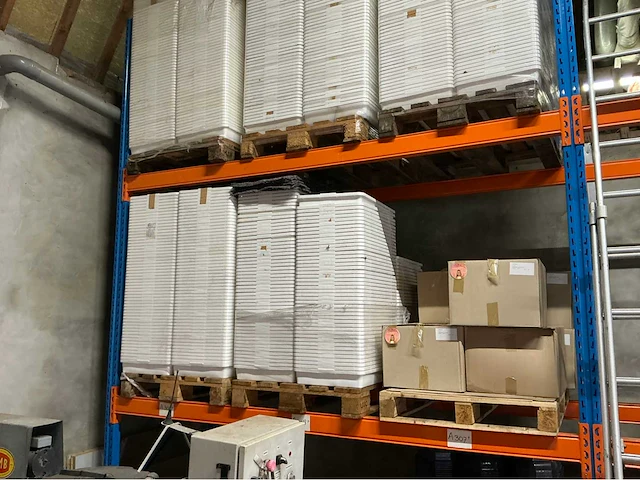 Lot plantbakjes wit overige teeltmateriaal; (960x) - afbeelding 6 van  6