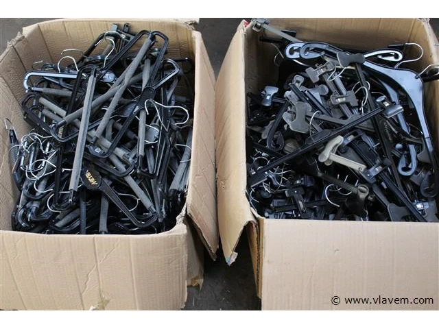 Lot plastieken kleer hangers - afbeelding 1 van  2