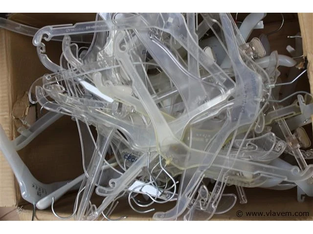 Lot plastieken kleer hangers - afbeelding 2 van  2