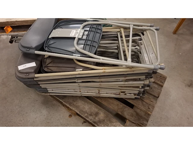 Lot plooistoelen - afbeelding 1 van  1