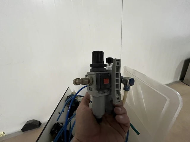 Lot pneumatisch materiaal - afbeelding 2 van  8