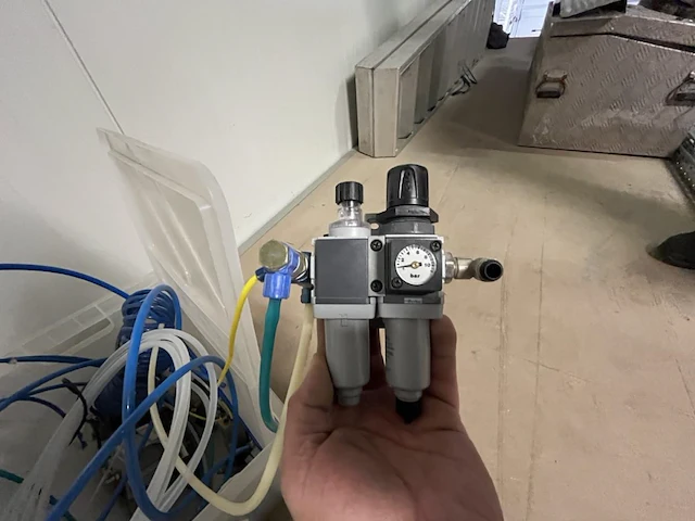 Lot pneumatisch materiaal - afbeelding 3 van  8