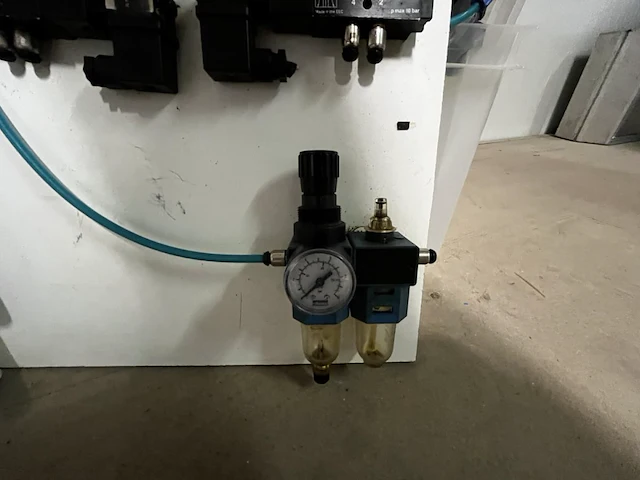 Lot pneumatisch materiaal - afbeelding 5 van  8