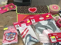 Lot poppen items + juweeltjes - afbeelding 2 van  3