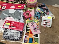Lot poppen items + juweeltjes - afbeelding 3 van  3