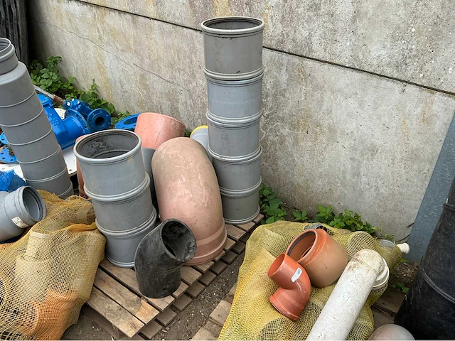 Lot pvc bochten,moffen,… overige aannemersmateriaal - afbeelding 6 van  9