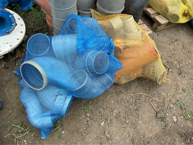 Lot pvc bochten,moffen,… overige aannemersmateriaal - afbeelding 8 van  9