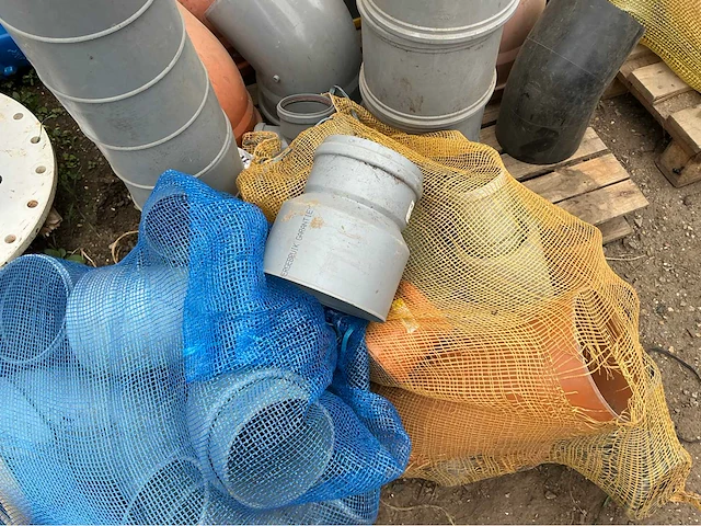 Lot pvc bochten,moffen,… overige aannemersmateriaal - afbeelding 9 van  9
