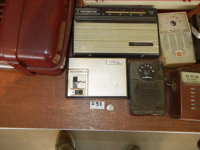 Lot radios transistore en lampenradio - afbeelding 1 van  2