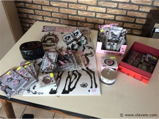 Lot rebella items - afbeelding 1 van  4