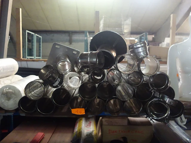 Lot rookafvoerbuizen (enkelwandig) + accessoires - afbeelding 1 van  1