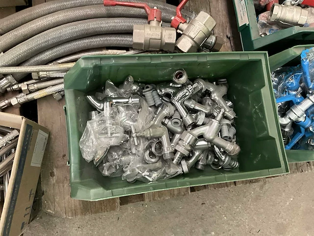 Lot sanitair installatie materialen - afbeelding 13 van  23