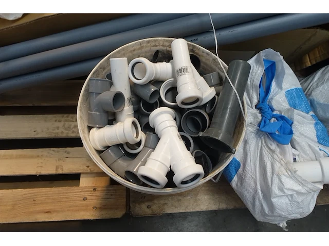 Lot sanitair toebehoren - afbeelding 2 van  6