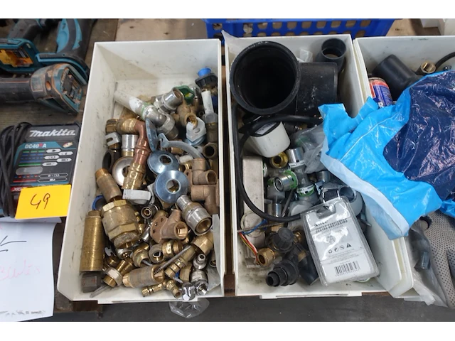 Lot sanitair toebehoren - afbeelding 2 van  6