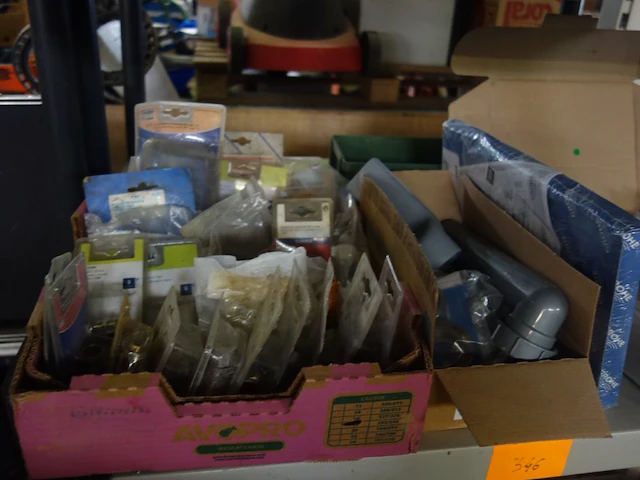 Lot sanitair - afbeelding 3 van  3
