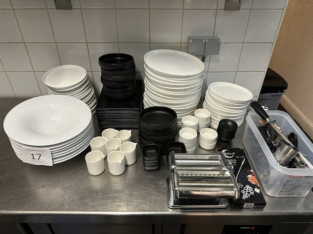 Lot servies - afbeelding 1 van  1