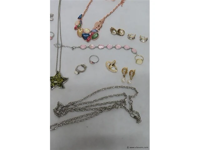 Lot sieraden volgens foto - afbeelding 2 van  5