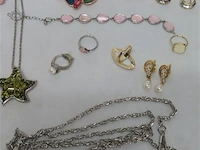 Lot sieraden volgens foto - afbeelding 2 van  5