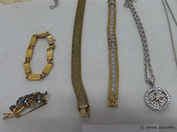 Lot sieraden volgens foto - afbeelding 4 van  5