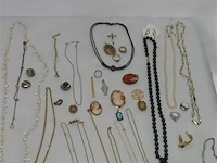 Lot sieraden volgens foto - afbeelding 1 van  6