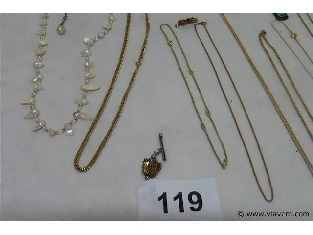 Lot sieraden volgens foto - afbeelding 2 van  6