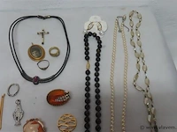 Lot sieraden volgens foto - afbeelding 4 van  6