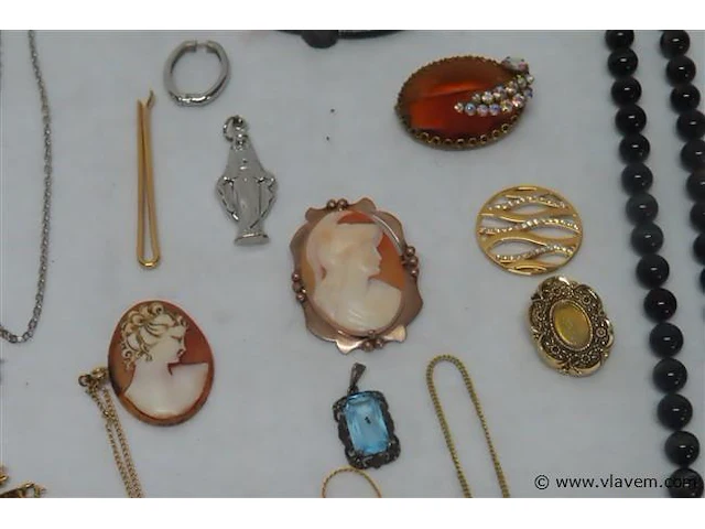 Lot sieraden volgens foto - afbeelding 6 van  6