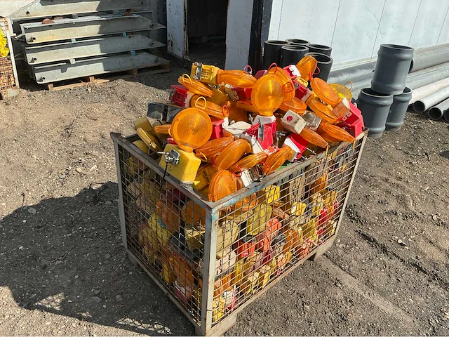 Lot signalisatielampen (200x) - afbeelding 1 van  2