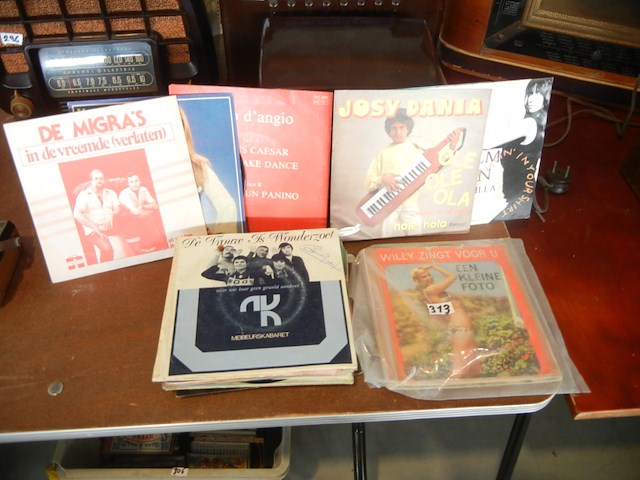 Lot singels - afbeelding 2 van  2