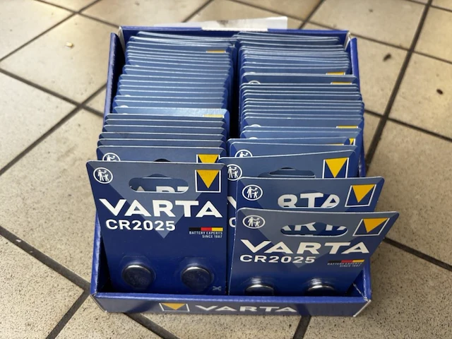 Lot sleutelbatterijen varta cr2025 - afbeelding 1 van  2