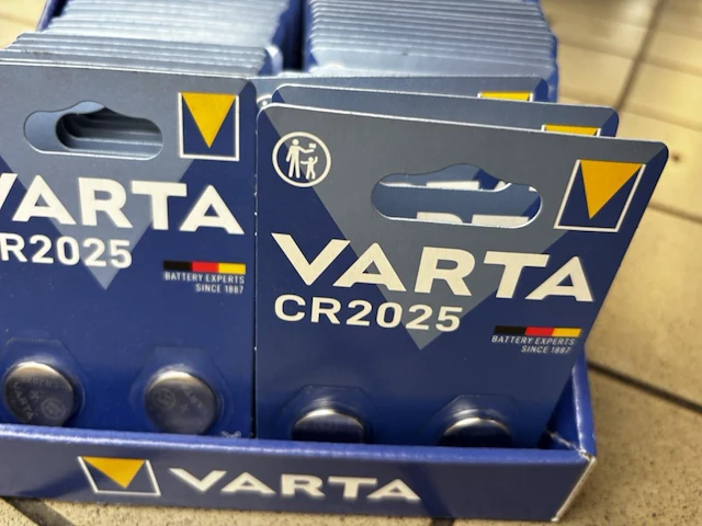Lot sleutelbatterijen varta cr2025 - afbeelding 2 van  2