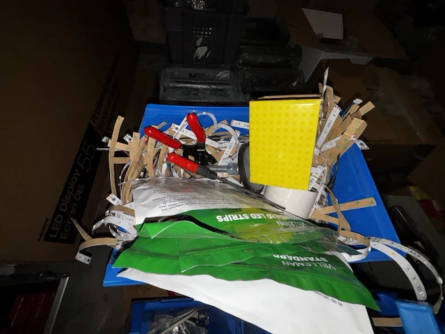 Lot sorteerbakken met inhoud - afbeelding 2 van  17