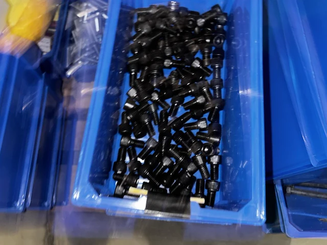 Lot sorteerbakken met inhoud - afbeelding 9 van  17