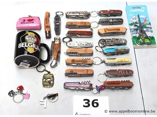 Lot souveniers - afbeelding 1 van  3