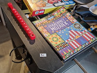 Lot speelgoed en elektrische step - afbeelding 1 van  3