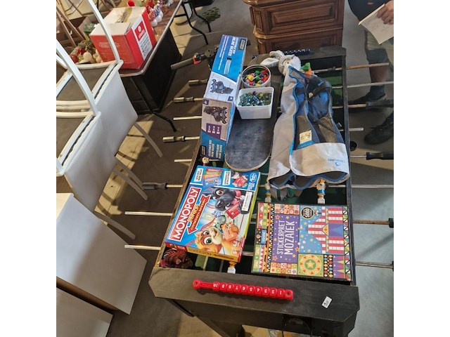 Lot speelgoed en elektrische step - afbeelding 2 van  3