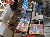 Lot speelgoed en elektrische step - afbeelding 2 van  3