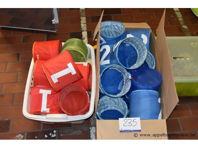 Lot speelgoed - afbeelding 1 van  1