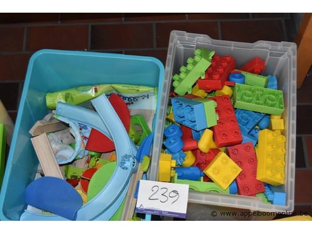 Lot speelgoed - afbeelding 2 van  3