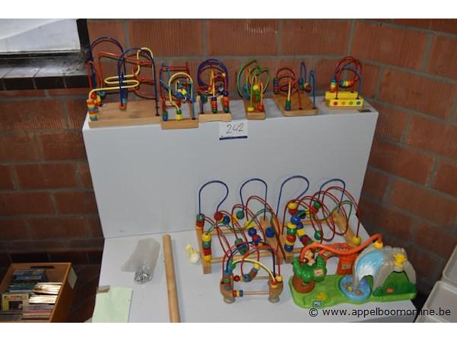 Lot speelgoed - afbeelding 1 van  3