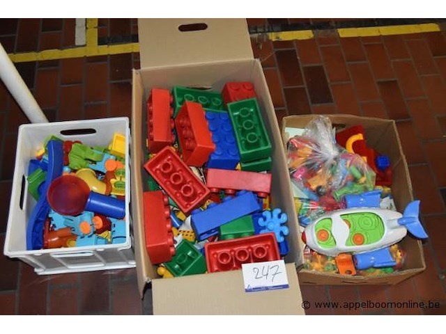 Lot speelgoed - afbeelding 1 van  3