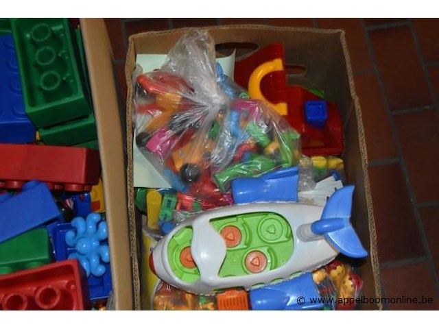 Lot speelgoed - afbeelding 3 van  3