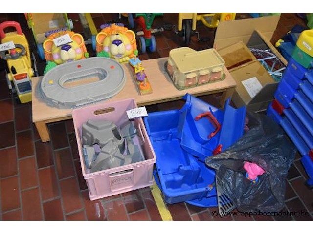 Lot speelgoed - afbeelding 1 van  3