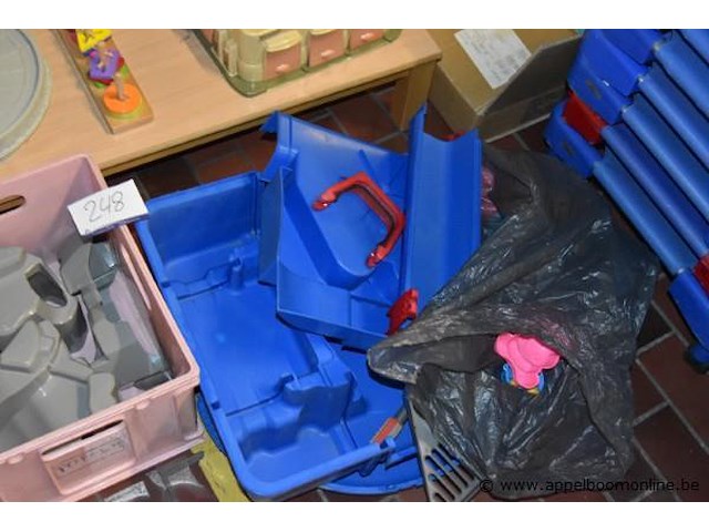 Lot speelgoed - afbeelding 2 van  3