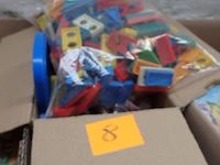 Lot speelgoed - afbeelding 1 van  2